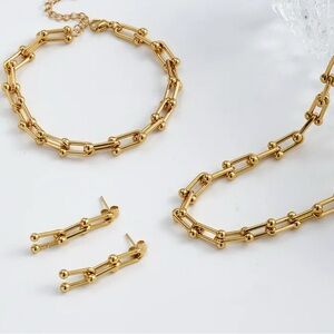 Hardware Graduated Gold Paperclip Chain Necklace Bracelet and Earrings set